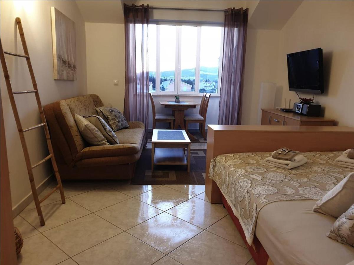 Apartment Eso Kastela Exterior photo
